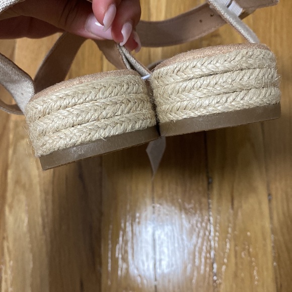 Old Navy Sandals - Picture 4 of 5